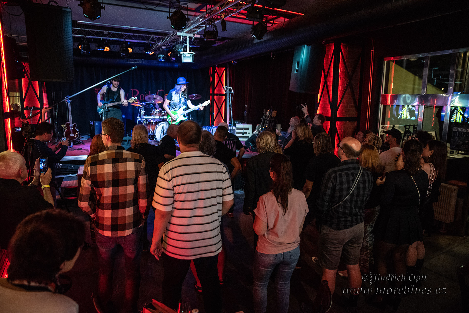 GWYN ASHTON TRIO_106