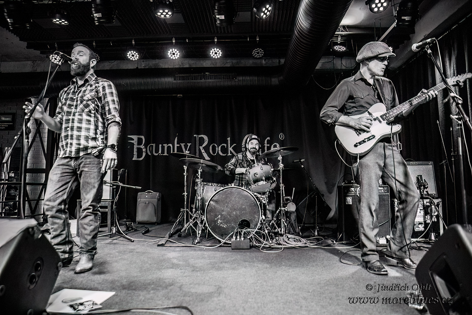 DUSTIN ARBUCKLE & THE DAMNATIONS_051