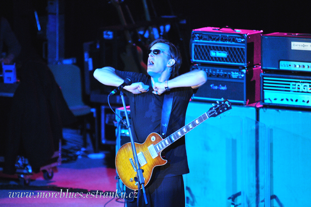 JOE BONAMASSA & HIS BAND_36.jpg