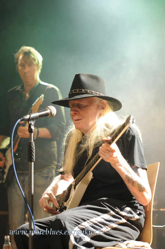 JOHNNY WINTER_10.jpg