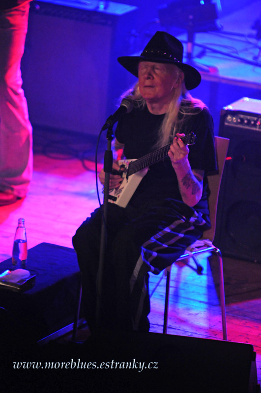 JOHNNY WINTER_24.jpg