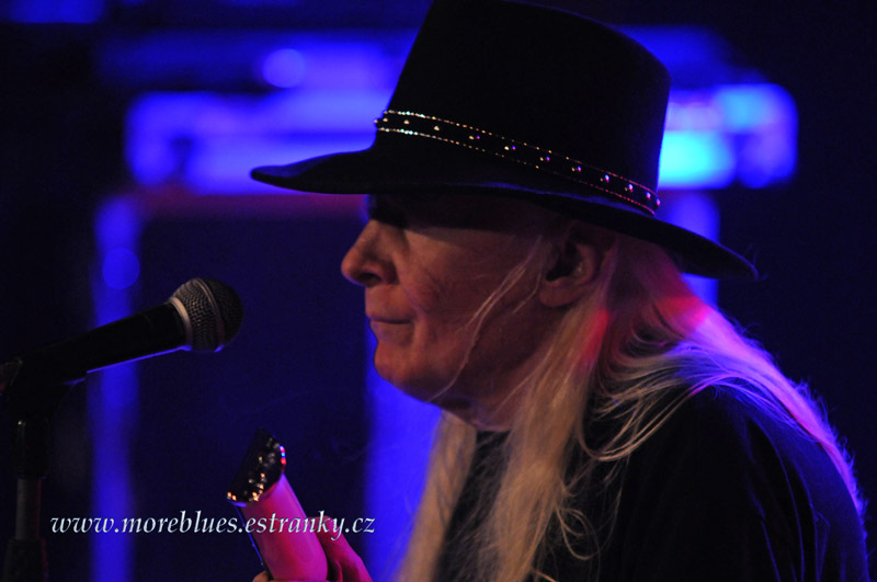 JOHNNY WINTER_28.jpg