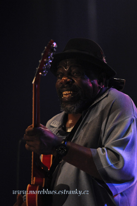 LURRIE BELL AND HIS CHICAGO BLUES BAND_41.jpg