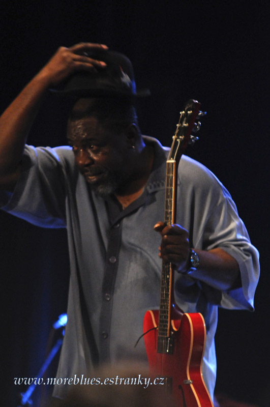 LURRIE BELL AND HIS CHICAGO BLUES BAND_58.jpg