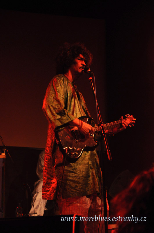 TINARIWEN_48.jpg